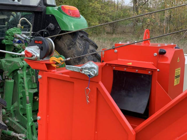 Koupit Štěpkovač za traktor s dopravníkem ARPAL  AM-200TR-K