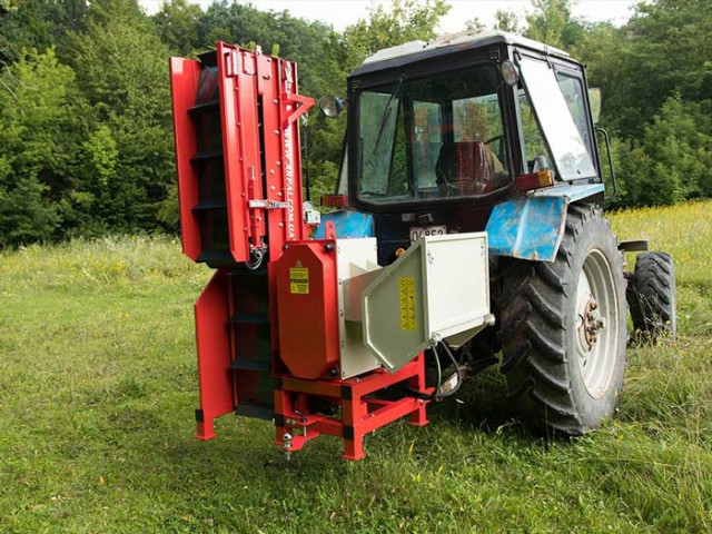 Koupit Traktorový drtič s dopravníkem ARPAL AM-160TR-K