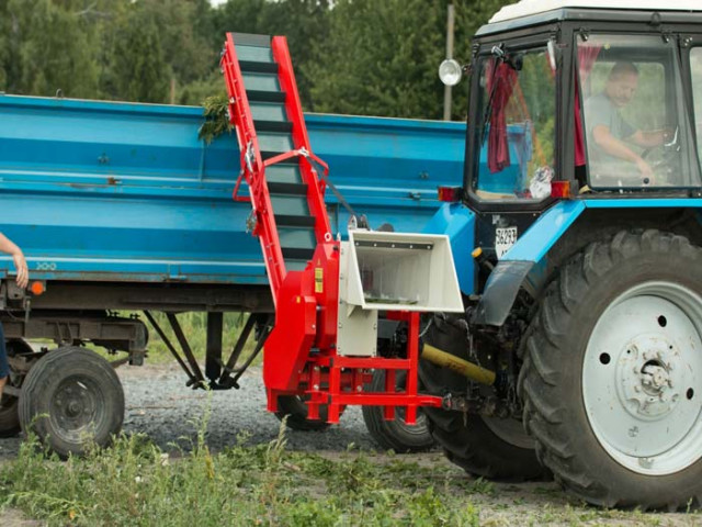 Koupit Štěpkovač s dopravníkem ARPAL za traktor AM-120TR-K