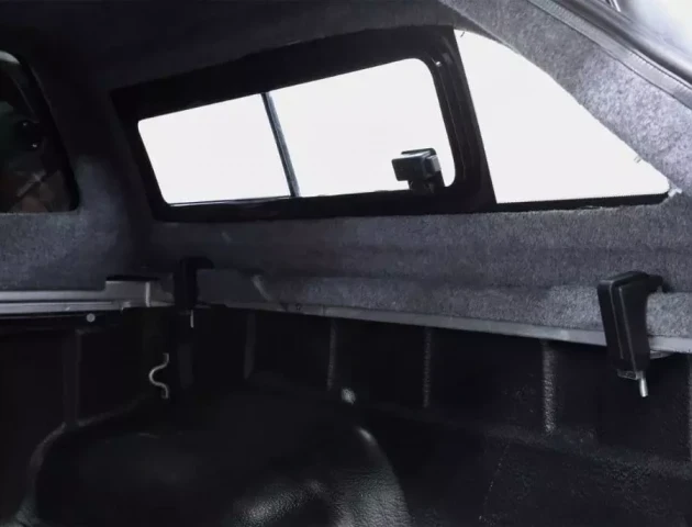 Koupit Hardtop on Toyota Hilux Sliding Glass Cab 2015+